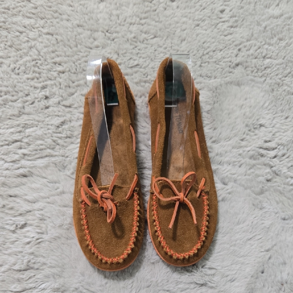 Minnetonka tan suede Women's Kilty Moccasins size 8